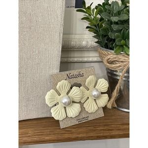 Natasha Statement Flower Earrings Imitation Pearl Cream Stud Pierced Resin NEW